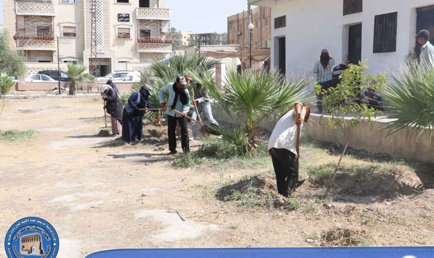 إجراء بعض أعمال التنظيف في حديقة 7 نيسان