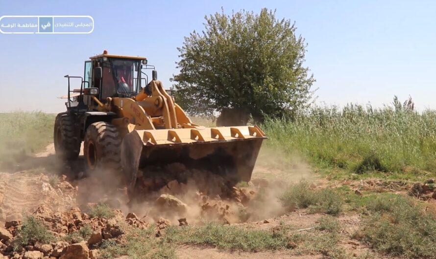 إجراء صيانة لقناة النيربك في قرية حطين