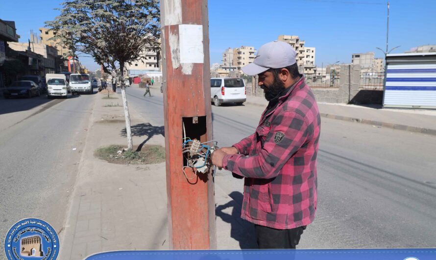 صيانة عمود إنارة في شارع الحديقة البيضاء